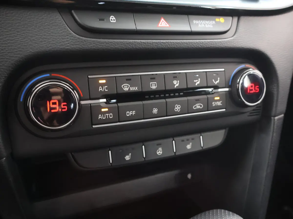 1.0 T-GDi Design Edition | Trekhaak | JBL | Stoelverwarming | Parkeersensoren | LED Koplampen | Dodehoekassistentie  | Adaptieve cruise control | Stuurwiel verwarmd |