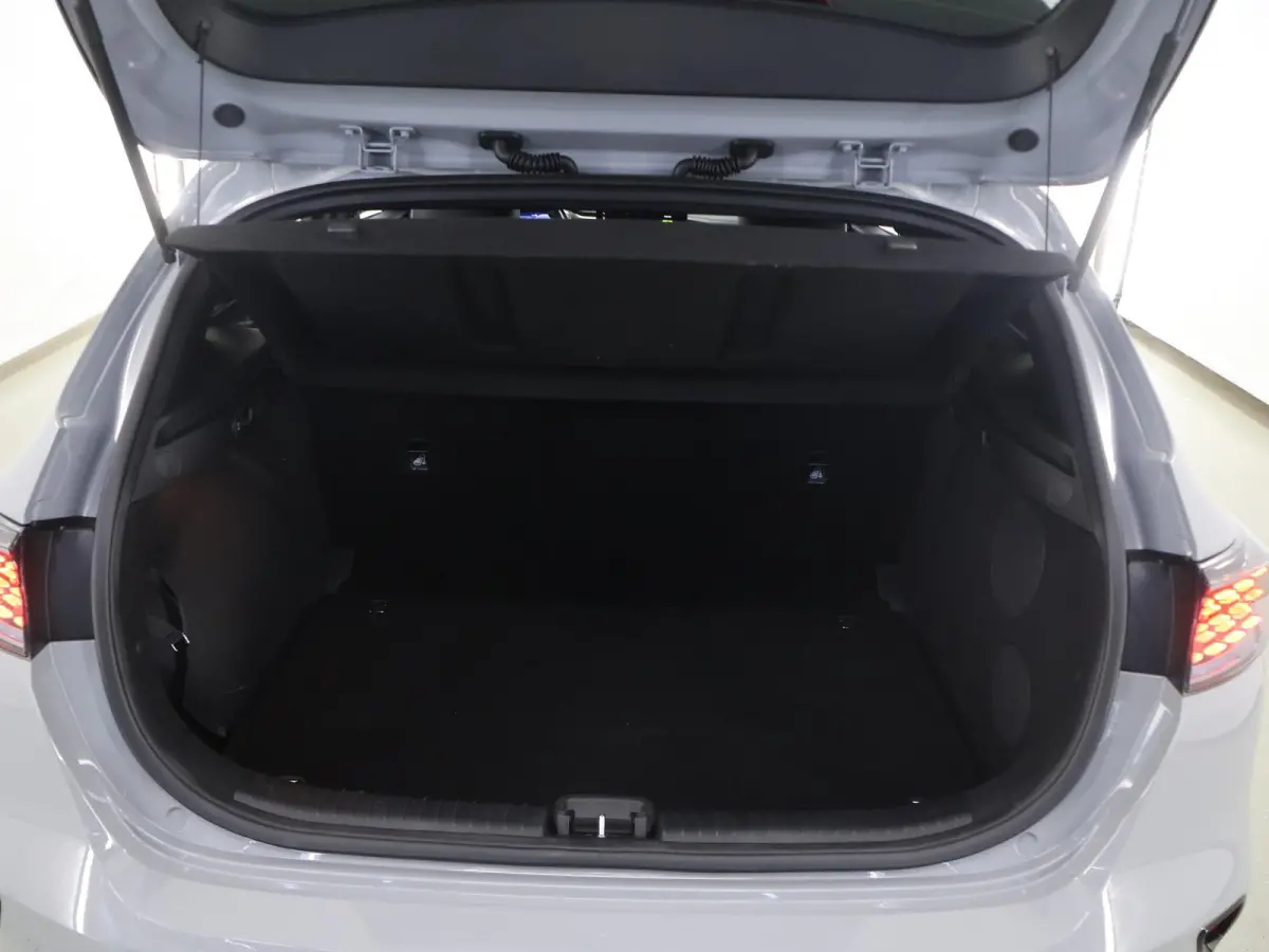 1.0 T-GDi Design Edition | Trekhaak | JBL | Stoelverwarming | Parkeersensoren | LED Koplampen | Dodehoekassistentie  | Adaptieve cruise control | Stuurwiel verwarmd |