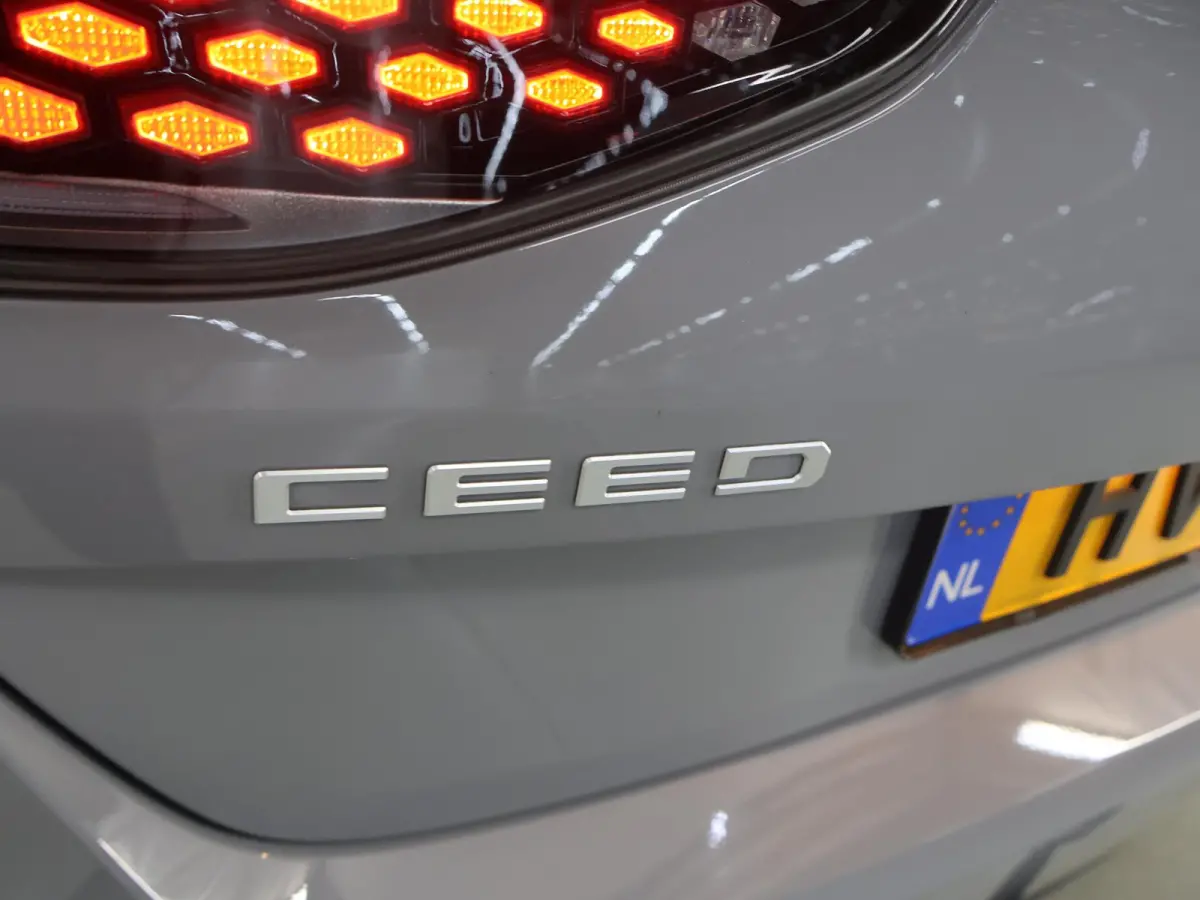 1.0 T-GDi Design Edition | Trekhaak | JBL | Stoelverwarming | Parkeersensoren | LED Koplampen | Dodehoekassistentie  | Adaptieve cruise control | Stuurwiel verwarmd |