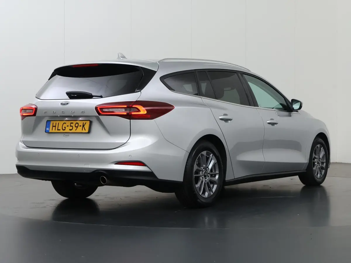 1.0 EcoBoost Hybrid Titanium | Winterpakket | Navigatie | Climate Control | Parkeersensoren | Cruise Control |