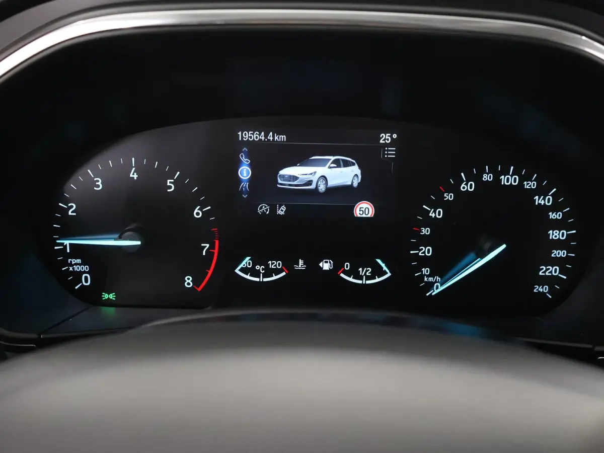 1.0 EcoBoost Hybrid Titanium | Winterpakket | Navigatie | Climate Control | Parkeersensoren | Cruise Control |