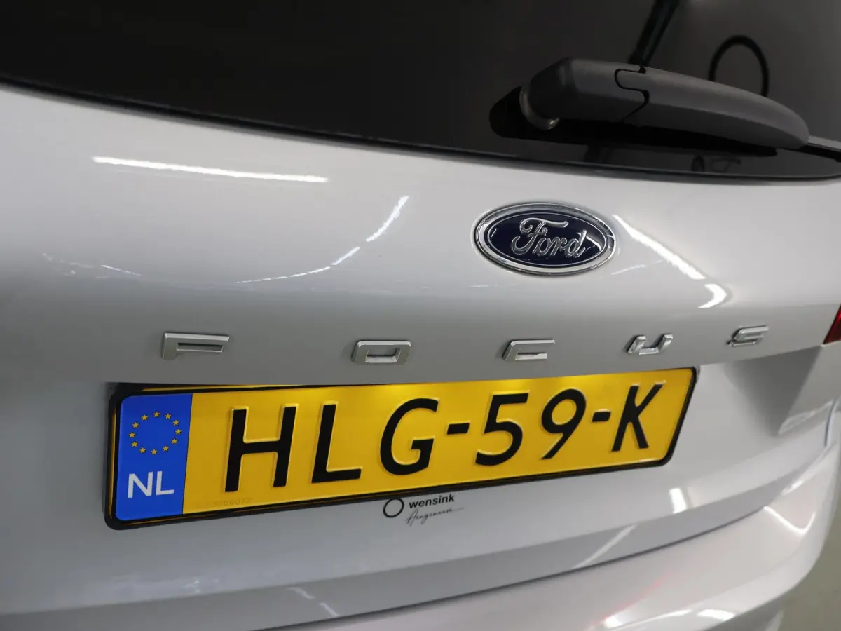1.0 EcoBoost Hybrid Titanium | Winterpakket | Navigatie | Climate Control | Parkeersensoren | Cruise Control |