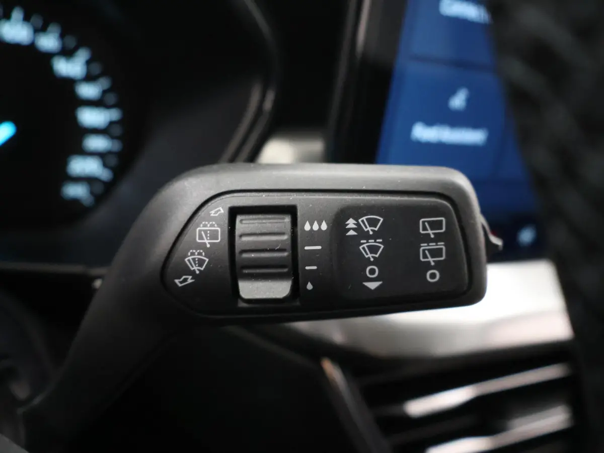 1.0 EcoBoost Hybrid Titanium | Winterpakket | Navigatie | Climate Control | Parkeersensoren | Cruise Control |
