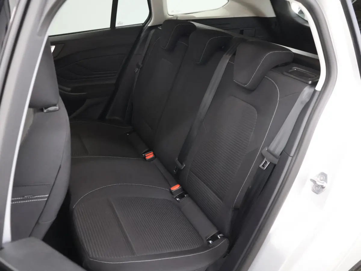 1.0 EcoBoost Hybrid Titanium | Winterpakket | Navigatie | Climate Control | Parkeersensoren | Cruise Control |