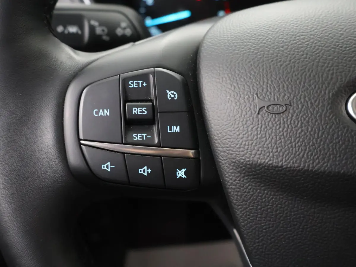 1.0 EcoBoost Hybrid Titanium | Winterpakket | Navigatie | Climate Control | Parkeersensoren | Cruise Control |