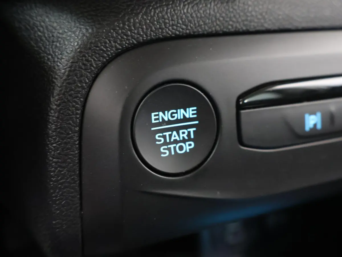 1.0 EcoBoost Hybrid Titanium | Winterpakket | Navigatie | Climate Control | Parkeersensoren | Cruise Control |