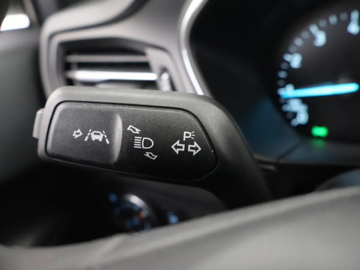 1.0 EcoBoost Hybrid Titanium | Winterpakket | Navigatie | Climate Control | Parkeersensoren | Cruise Control |
