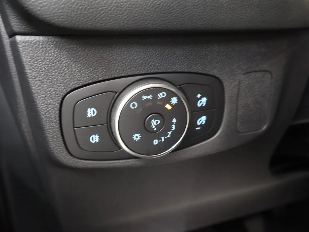 1.0 EcoBoost Hybrid Titanium | Winterpakket | Navigatie | Climate Control | Parkeersensoren | Cruise Control |