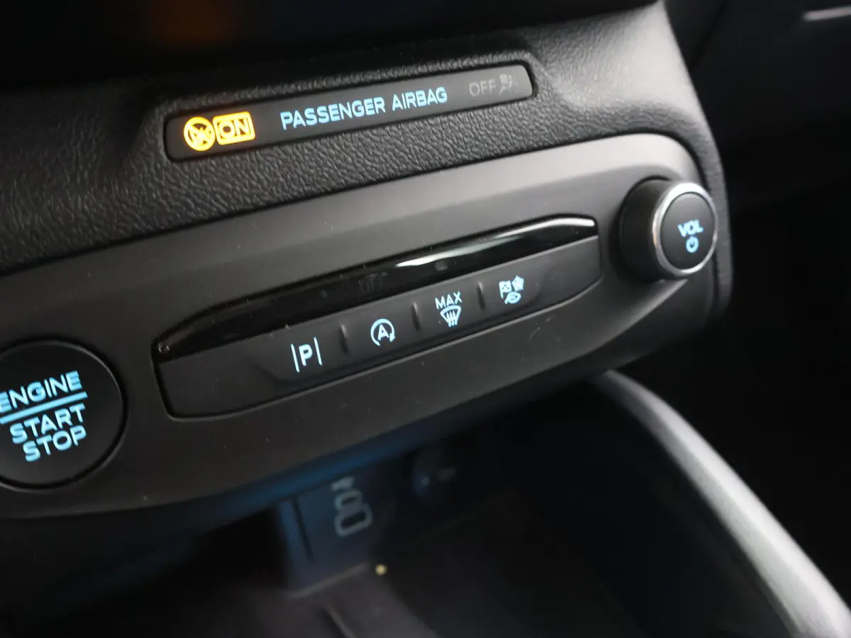 1.0 EcoBoost Hybrid Titanium | Winterpakket | Navigatie | Climate Control | Parkeersensoren | Cruise Control |