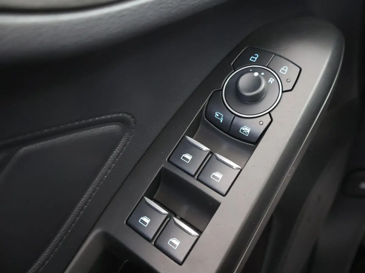 1.0 EcoBoost Hybrid Titanium | Winterpakket | Navigatie | Climate Control | Parkeersensoren | Cruise Control |