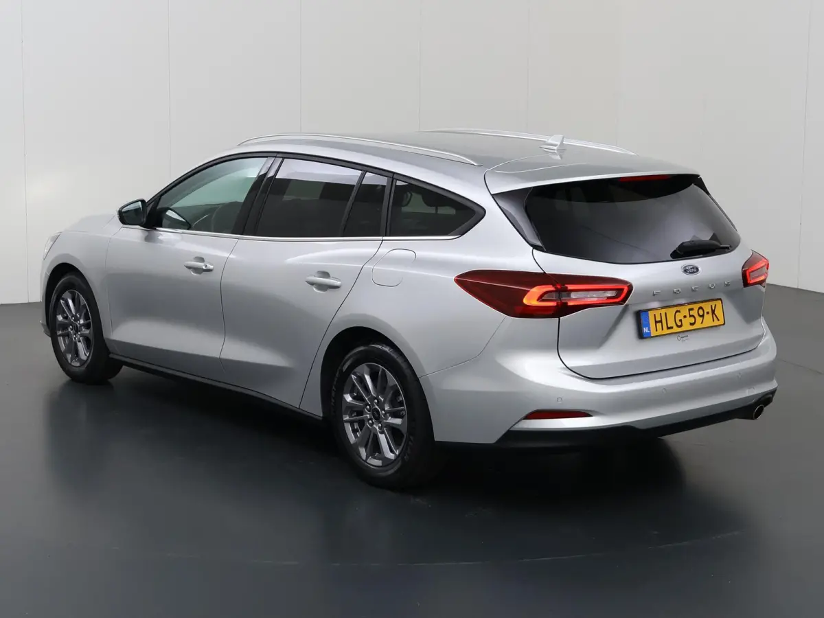 1.0 EcoBoost Hybrid Titanium | Winterpakket | Navigatie | Climate Control | Parkeersensoren | Cruise Control |