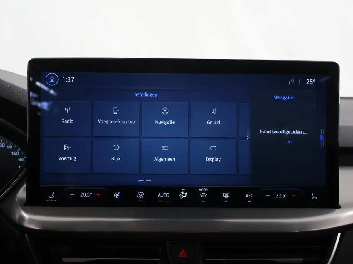 1.0 EcoBoost Hybrid Titanium | Winterpakket | Navigatie | Climate Control | Parkeersensoren | Cruise Control |