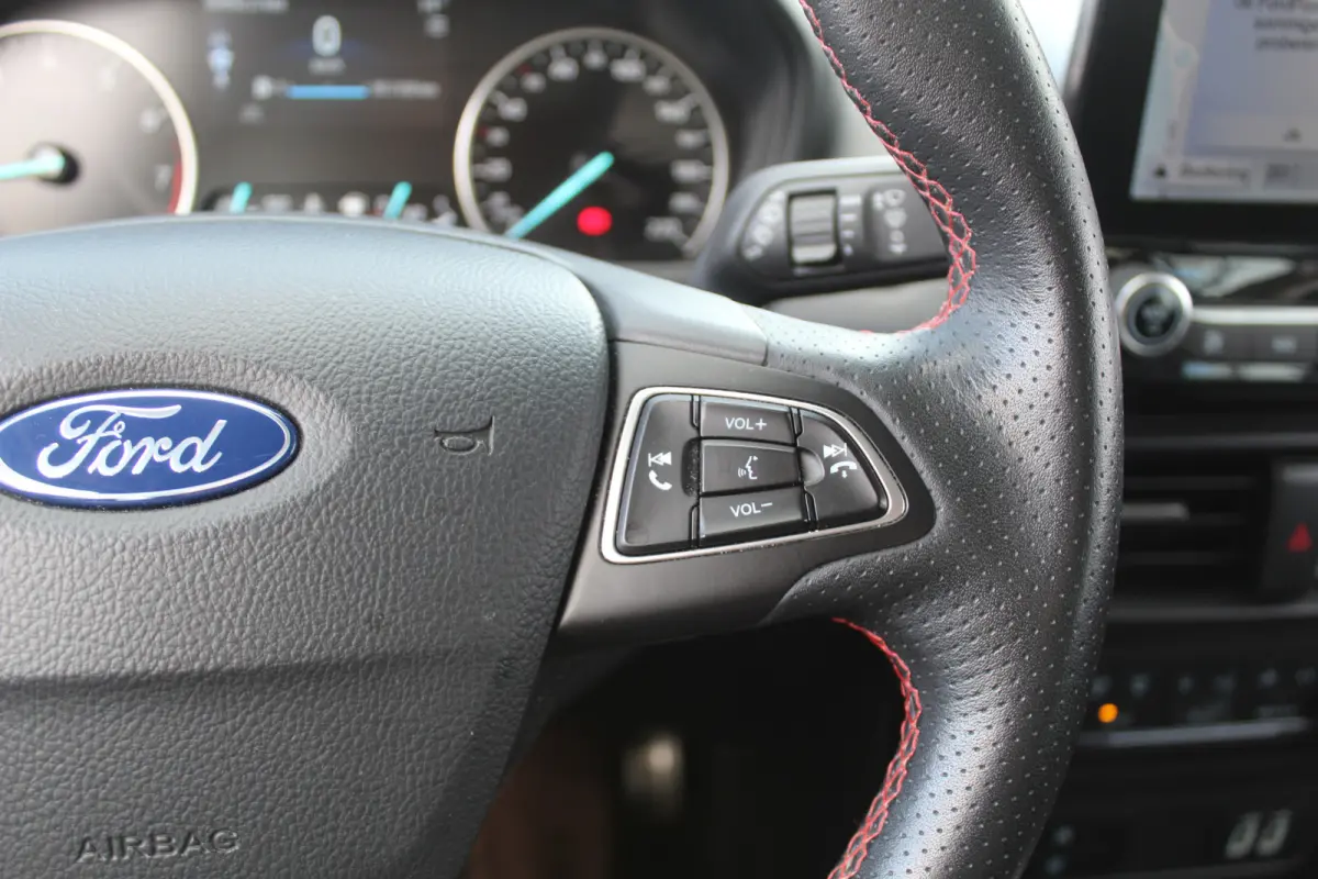 1.0 EcoBoost ST-Line Black Trekhaak l LM velgen l Airco l Navigatie l Cruise control