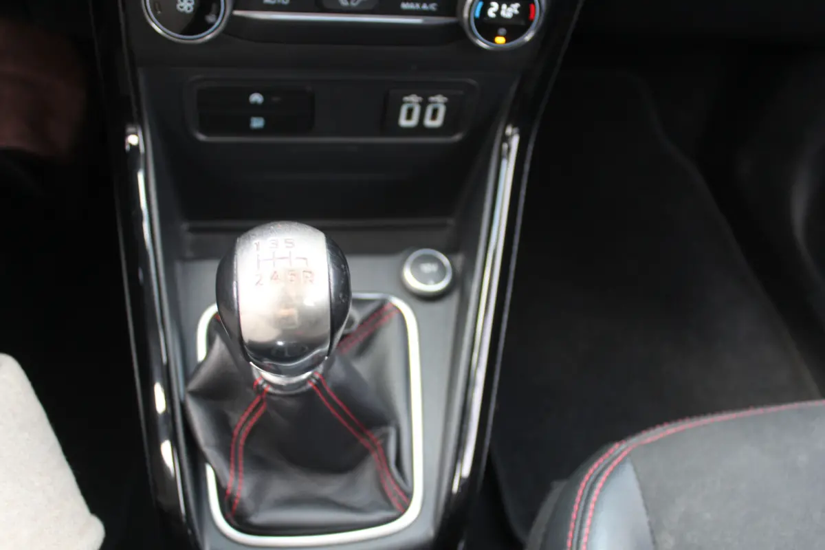 1.0 EcoBoost ST-Line Black Trekhaak l LM velgen l Airco l Navigatie l Cruise control