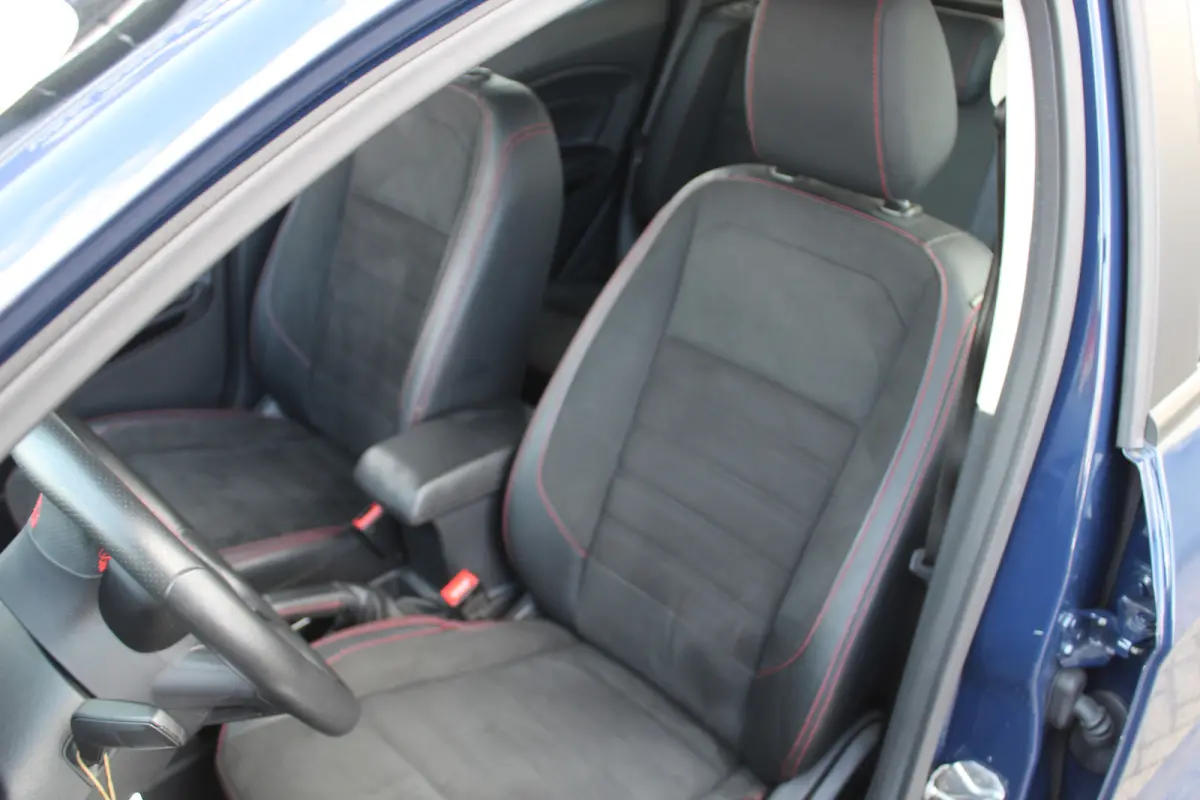 1.0 EcoBoost ST-Line Black Trekhaak l LM velgen l Airco l Navigatie l Cruise control