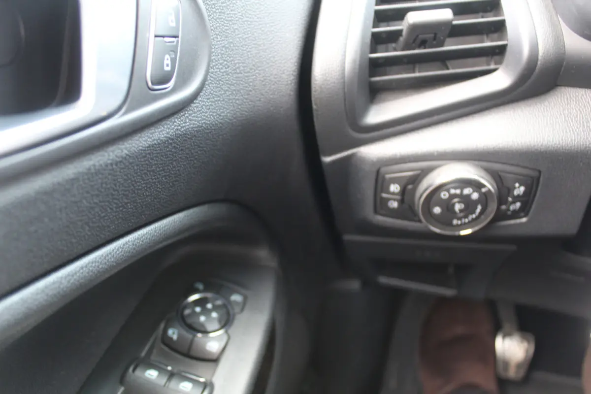 1.0 EcoBoost ST-Line Black Trekhaak l LM velgen l Airco l Navigatie l Cruise control