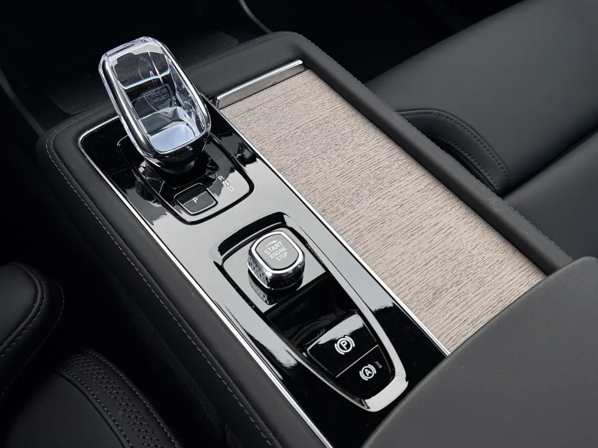 2.0 T8 Ultra Dark | Pano | Trekhaak | Bowers&Wilkins | Memory | 360 camera | Head Up | Plug-in hybrid AWD