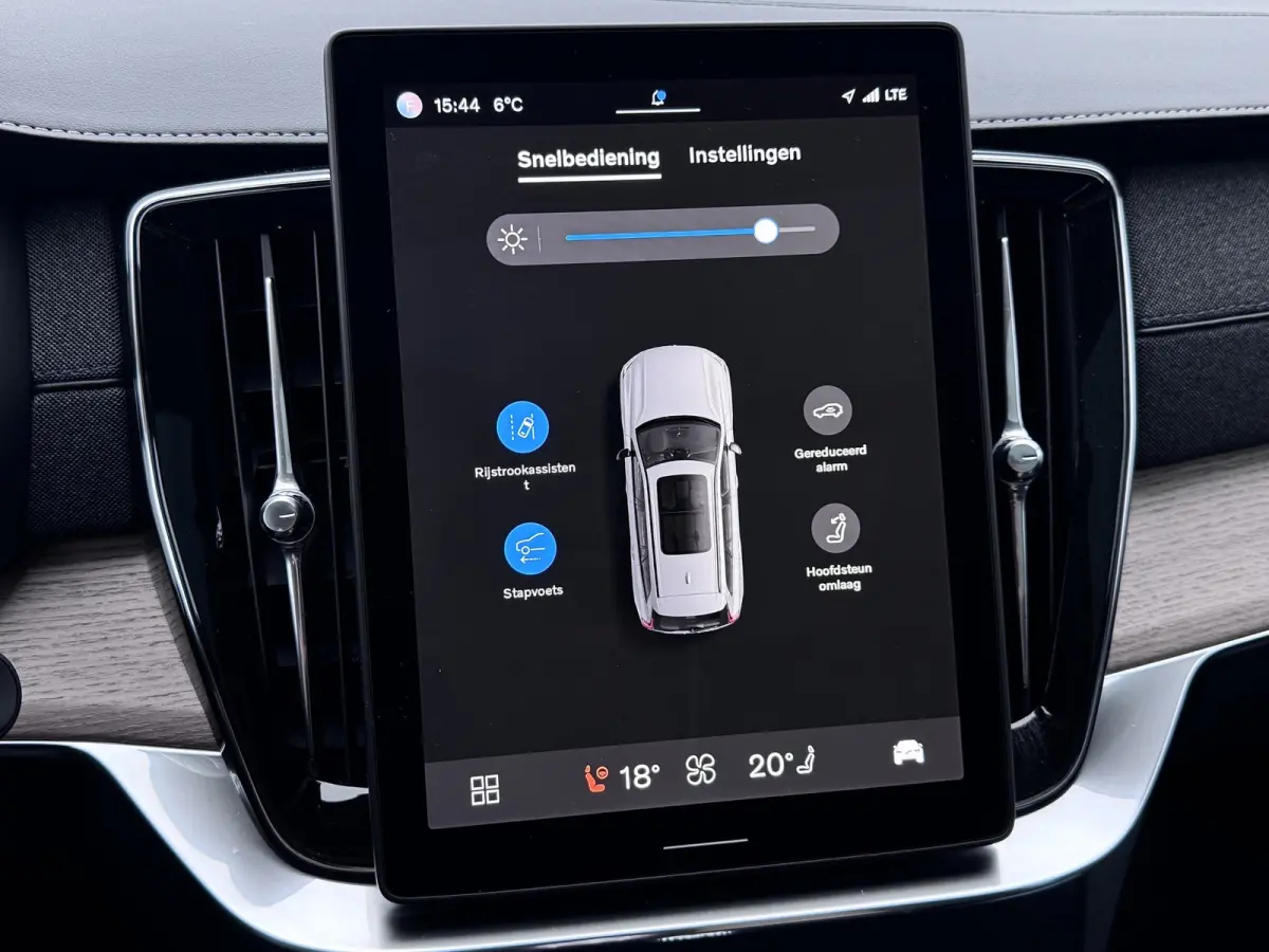 2.0 T8 Ultra Dark | Pano | Trekhaak | Bowers&Wilkins | Memory | 360 camera | Head Up | Plug-in hybrid AWD