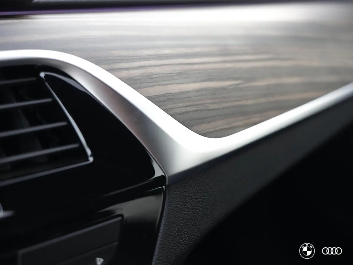 530E M SPORT / 19 “ / AD CRUISE / HIFI / TREKHAAK / M SPORT REMMEN / CARPLAY