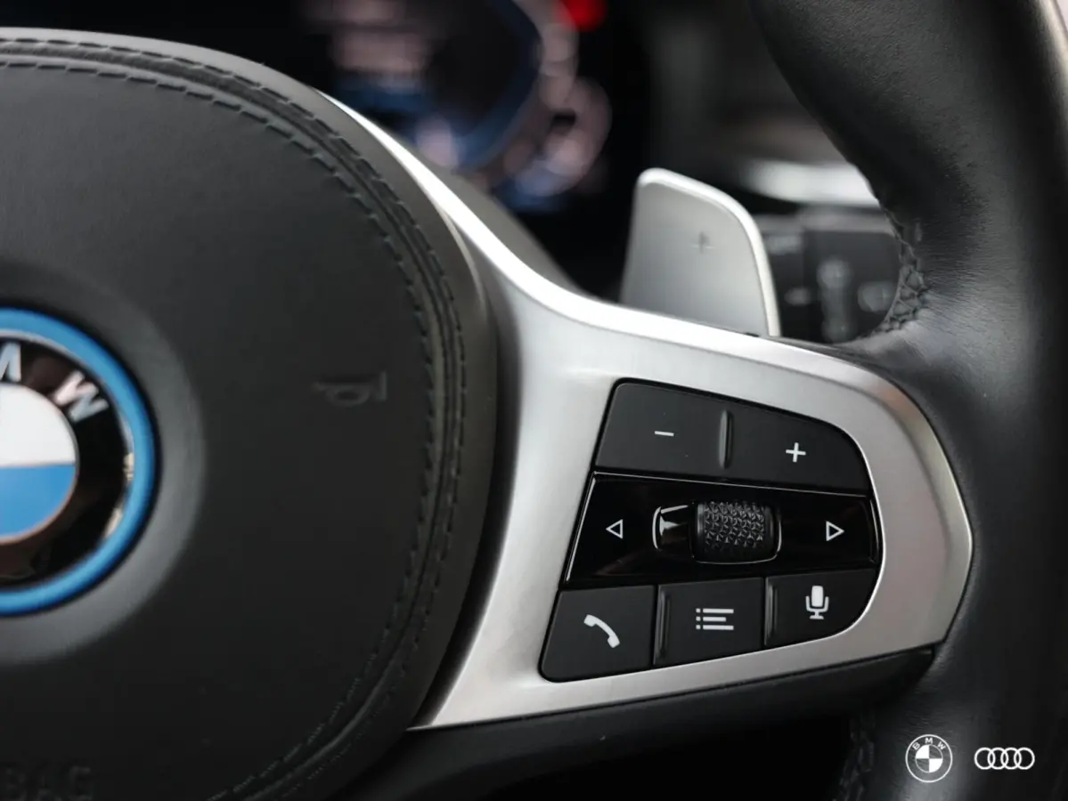 530E M SPORT / 19 “ / AD CRUISE / HIFI / TREKHAAK / M SPORT REMMEN / CARPLAY