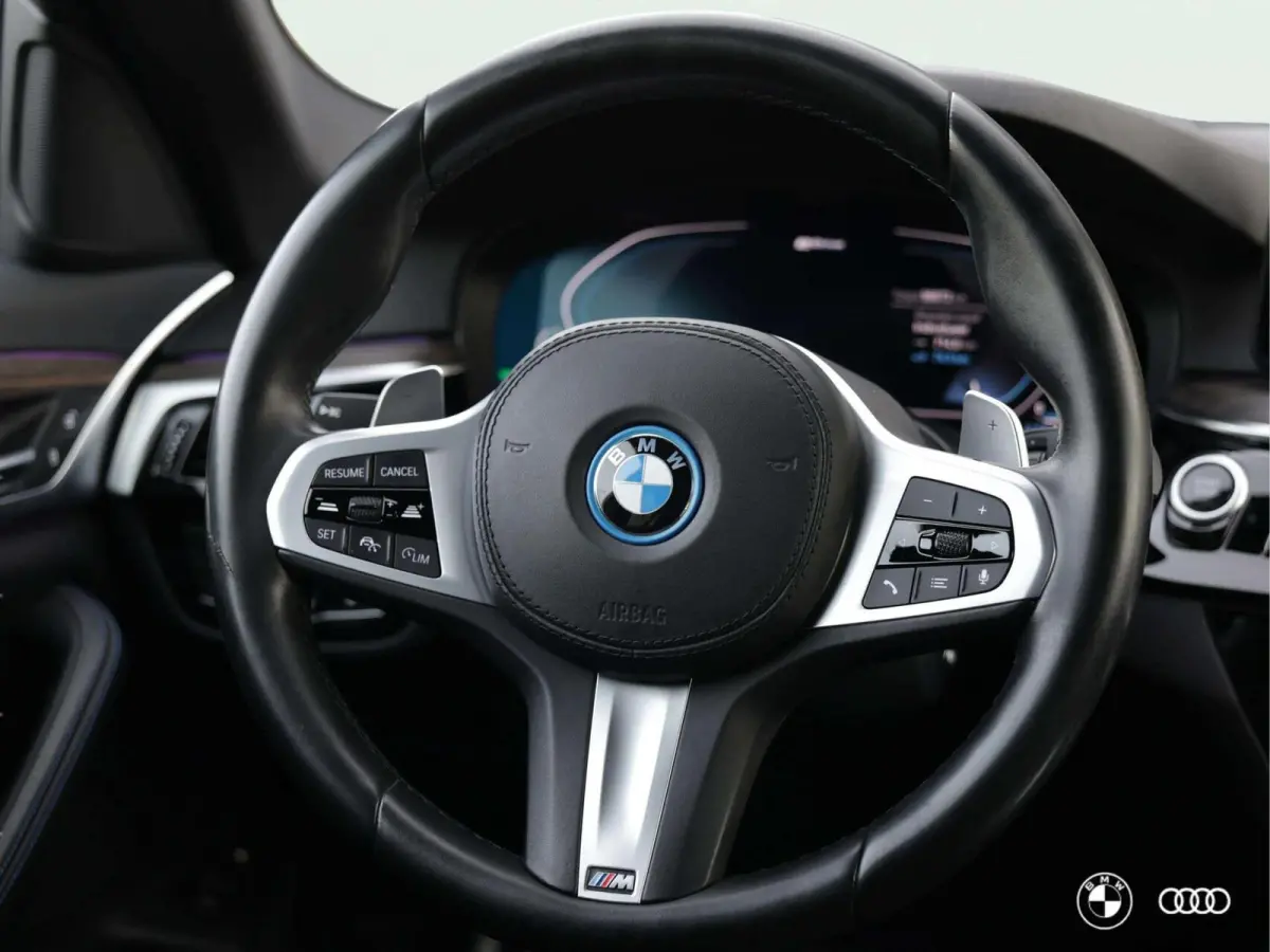530E M SPORT / 19 “ / AD CRUISE / HIFI / TREKHAAK / M SPORT REMMEN / CARPLAY