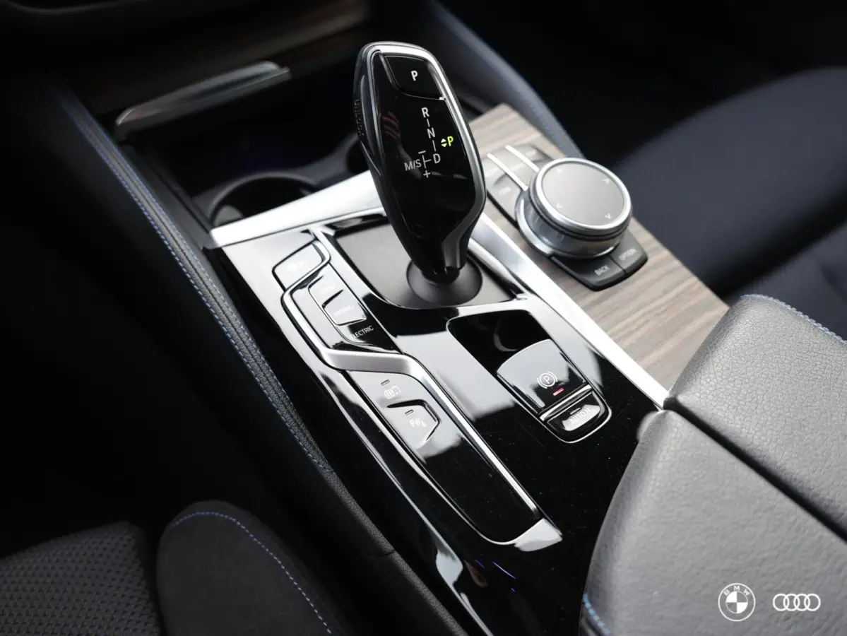 530E M SPORT / 19 “ / AD CRUISE / HIFI / TREKHAAK / M SPORT REMMEN / CARPLAY
