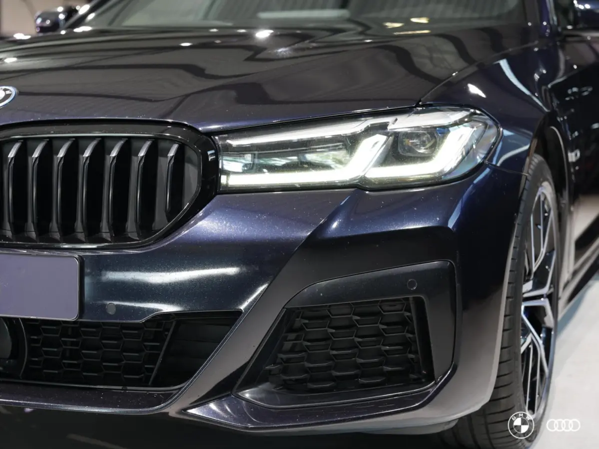 530E M SPORT / 19 “ / AD CRUISE / HIFI / TREKHAAK / M SPORT REMMEN / CARPLAY