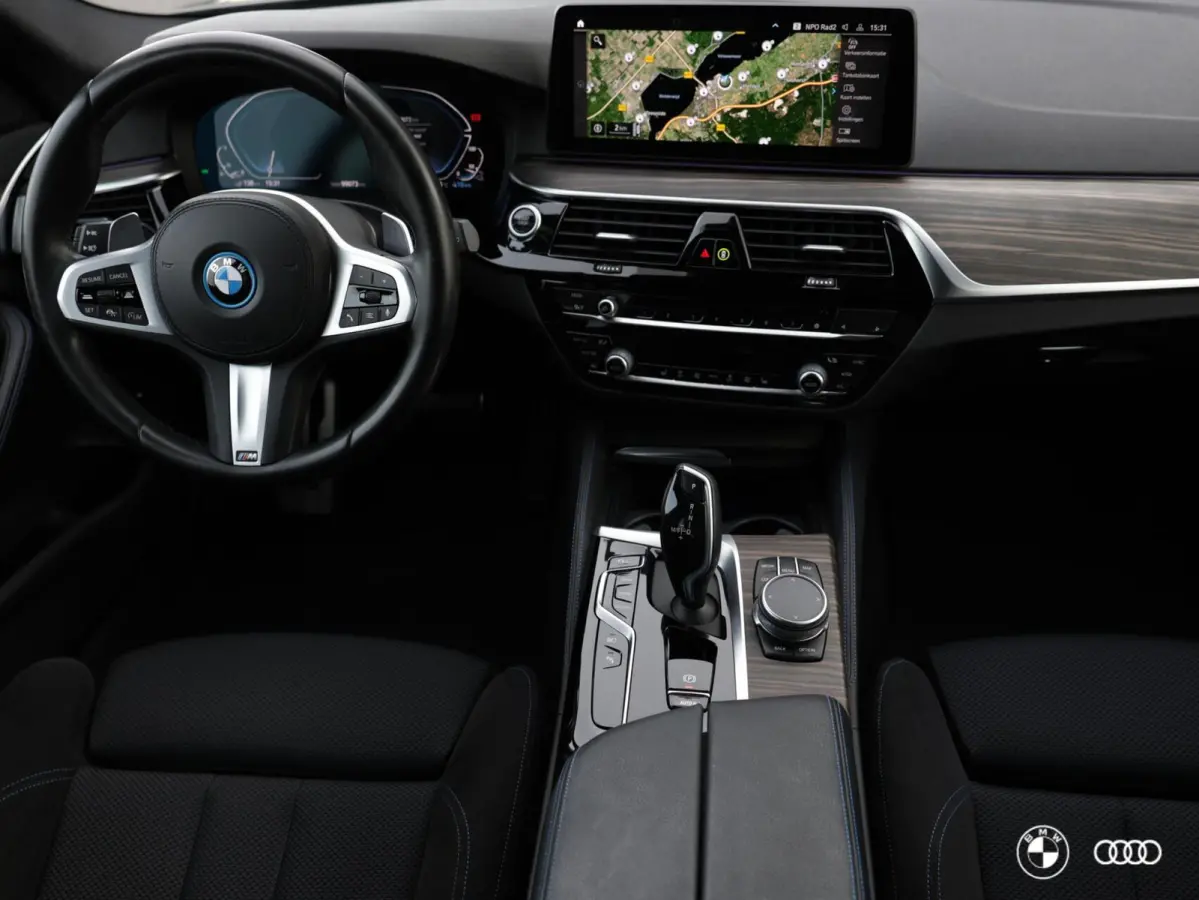 530E M SPORT / 19 “ / AD CRUISE / HIFI / TREKHAAK / M SPORT REMMEN / CARPLAY