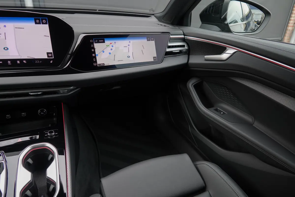 Edition One | e-hybrid 299Pk | Quattro | Plug-in Hybrid | MMI Bijrijdersdisplay | Tech Plus | 360° Camera | AWD-Besturing | Mythos Black | 21''