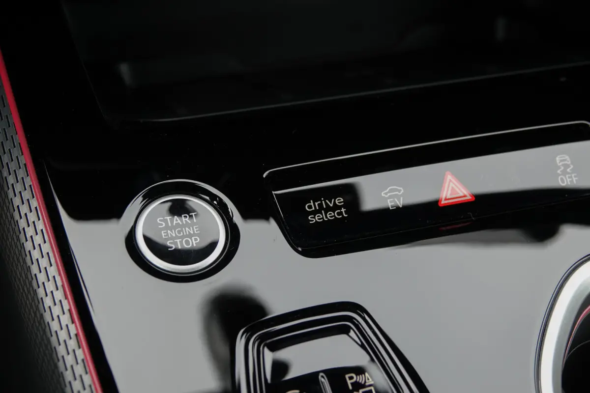 Edition One | e-hybrid 299Pk | Quattro | Plug-in Hybrid | MMI Bijrijdersdisplay | Tech Plus | 360° Camera | AWD-Besturing | Mythos Black | 21''