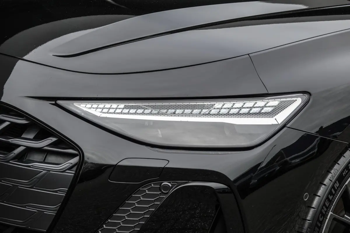 Edition One | e-hybrid 299Pk | Quattro | Plug-in Hybrid | MMI Bijrijdersdisplay | Tech Plus | 360° Camera | AWD-Besturing | Mythos Black | 21''