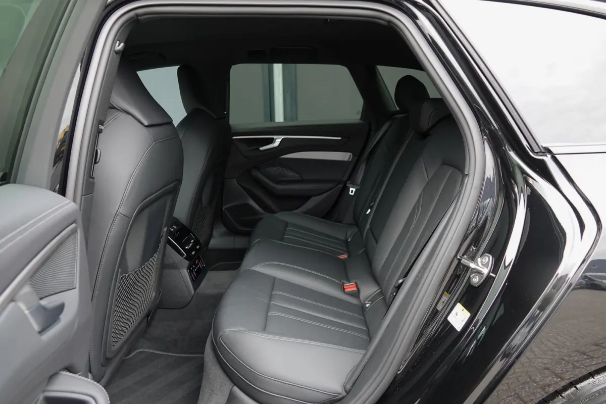 Edition One | e-hybrid 299Pk | Quattro | Plug-in Hybrid | MMI Bijrijdersdisplay | Tech Plus | 360° Camera | AWD-Besturing | Mythos Black | 21''