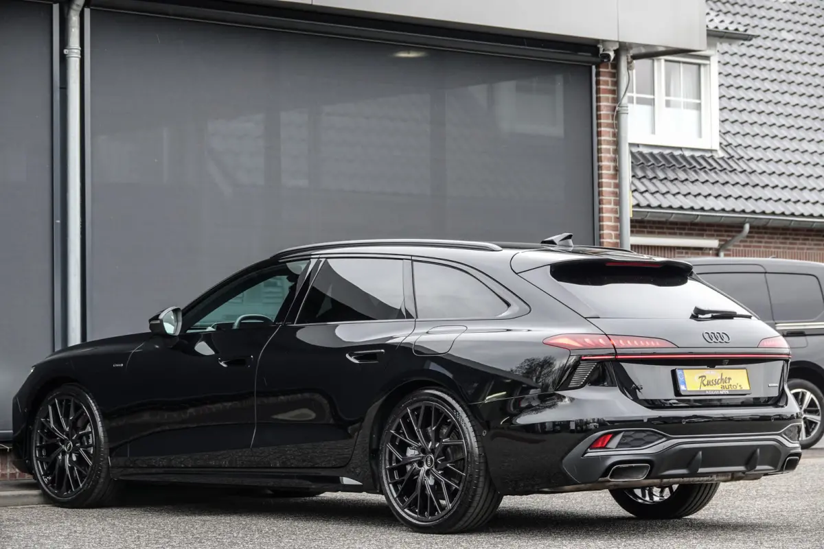 Edition One | e-hybrid 299Pk | Quattro | Plug-in Hybrid | MMI Bijrijdersdisplay | Tech Plus | 360° Camera | AWD-Besturing | Mythos Black | 21''