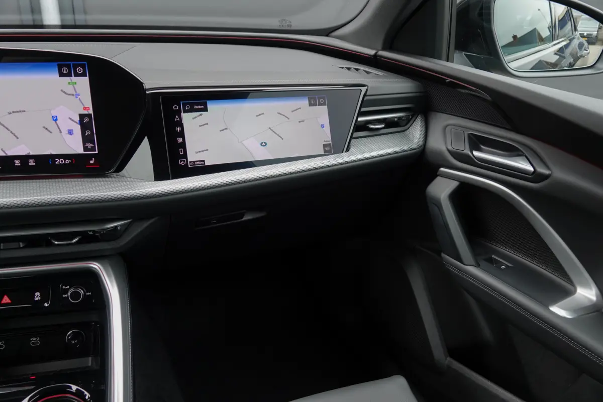 e-hybrid 367Pk | Plug In Hybride | Quattro | S-Line | MMI Bijrijdersdisplay | Tech Plus | 360° Camera | Trekhaak | 21'' | Mythos Black