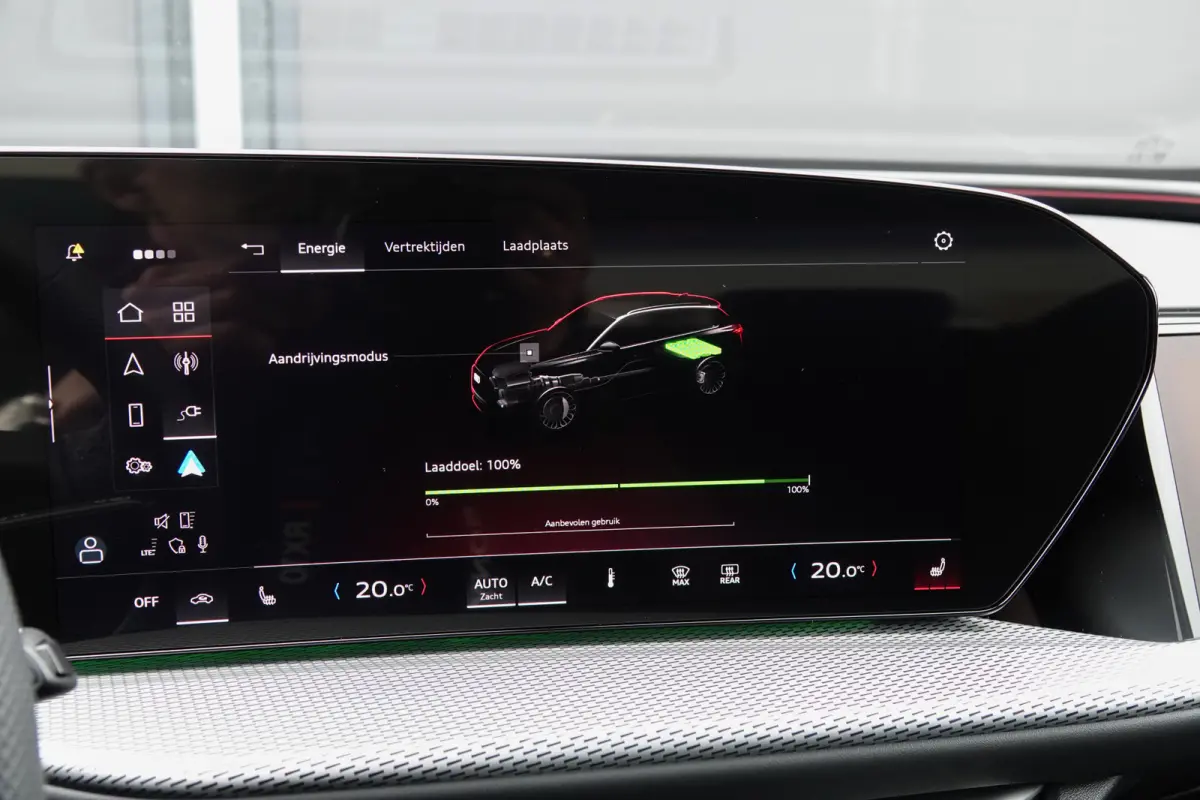 e-hybrid 367Pk | Plug In Hybride | Quattro | S-Line | MMI Bijrijdersdisplay | Tech Plus | 360° Camera | Trekhaak | 21'' | Mythos Black