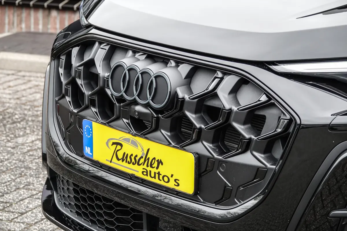 e-hybrid 367Pk | Plug In Hybride | Quattro | S-Line | MMI Bijrijdersdisplay | Tech Plus | 360° Camera | Trekhaak | 21'' | Mythos Black