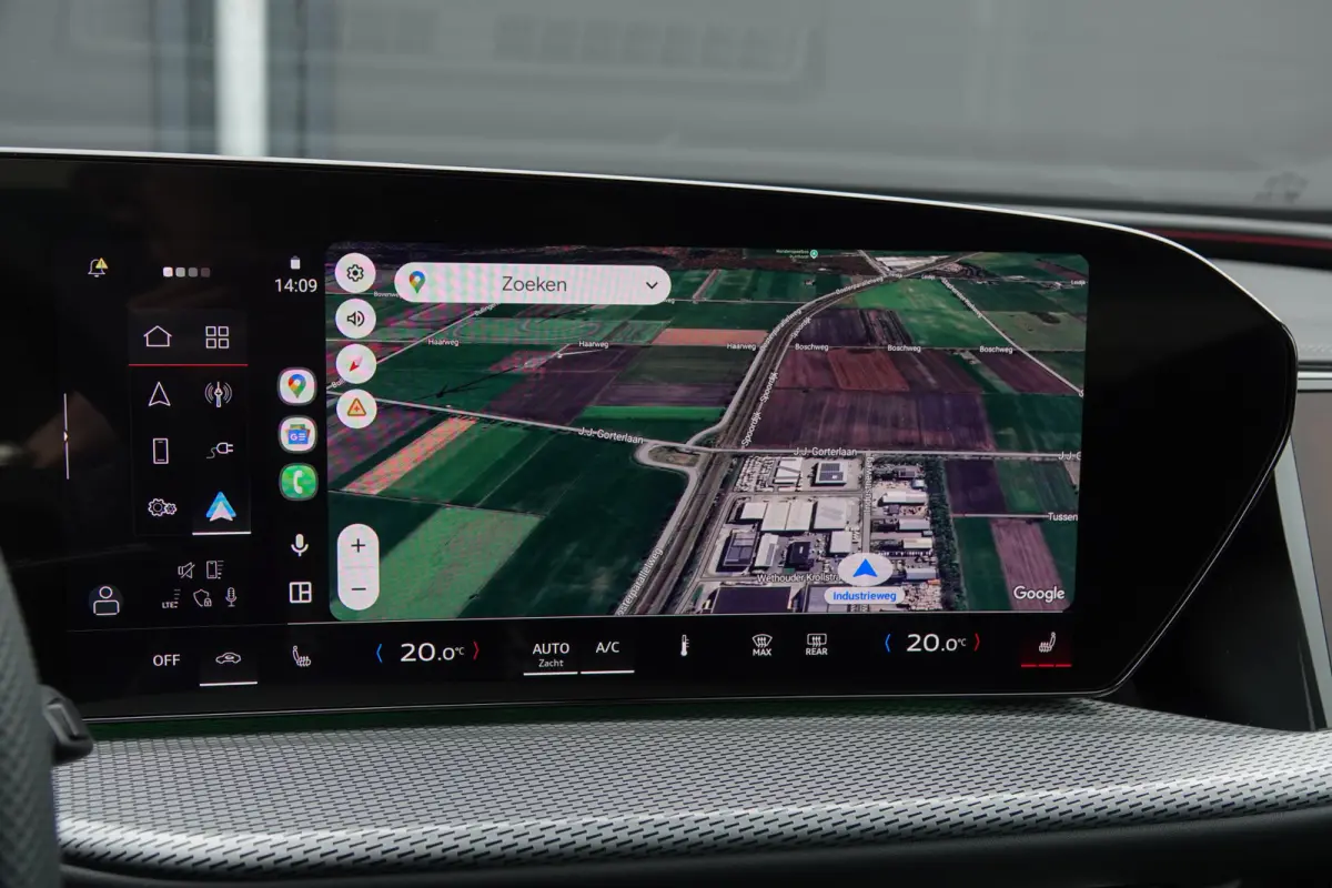 e-hybrid 367Pk | Plug In Hybride | Quattro | S-Line | MMI Bijrijdersdisplay | Tech Plus | 360° Camera | Trekhaak | 21'' | Mythos Black