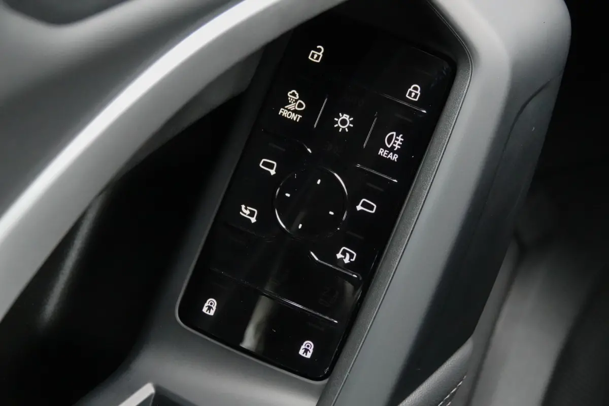 e-hybrid 367Pk | Plug In Hybride | Quattro | S-Line | MMI Bijrijdersdisplay | Tech Plus | 360° Camera | Trekhaak | 21'' | Mythos Black