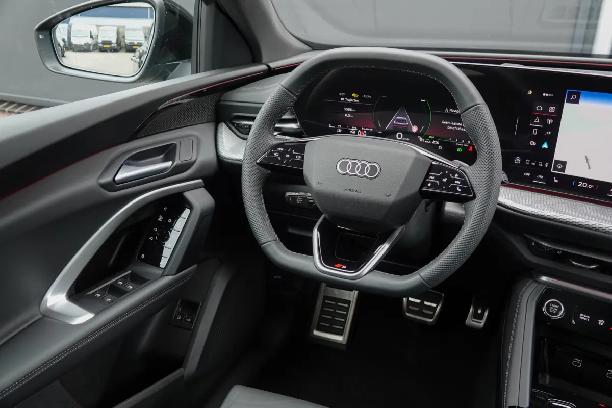 e-hybrid 367Pk | Plug In Hybride | Quattro | S-Line | MMI Bijrijdersdisplay | Tech Plus | 360° Camera | Trekhaak | 21'' | Mythos Black