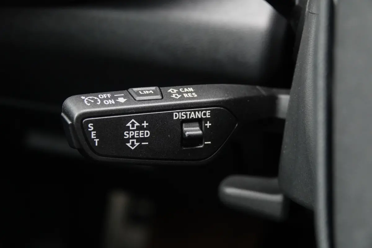 e-hybrid 367Pk | Plug In Hybride | Quattro | S-Line | MMI Bijrijdersdisplay | Tech Plus | 360° Camera | Trekhaak | 21'' | Mythos Black