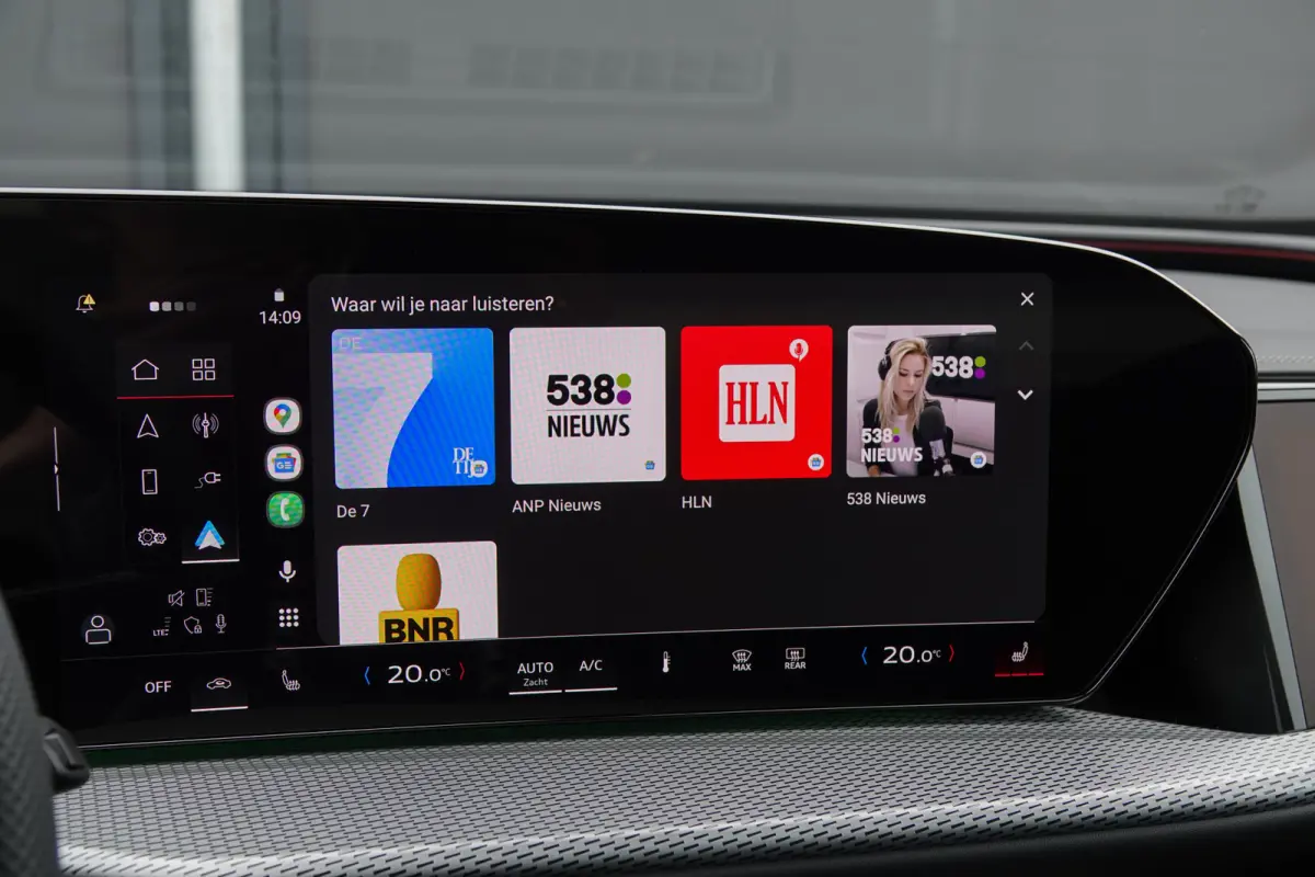 e-hybrid 367Pk | Plug In Hybride | Quattro | S-Line | MMI Bijrijdersdisplay | Tech Plus | 360° Camera | Trekhaak | 21'' | Mythos Black