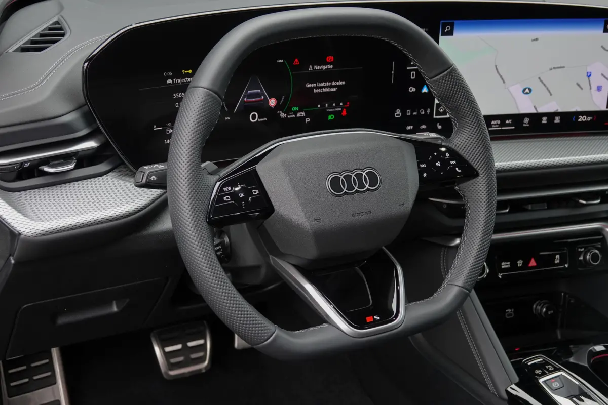 e-hybrid 367Pk | Plug In Hybride | Quattro | S-Line | MMI Bijrijdersdisplay | Tech Plus | 360° Camera | Trekhaak | 21'' | Mythos Black