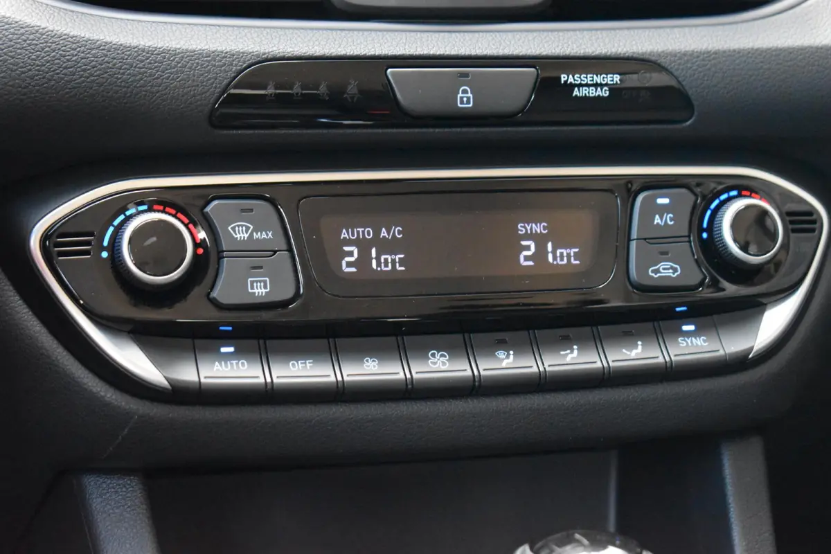 1.0 T-GDi MHEV ECC LMV CRUISE 2024