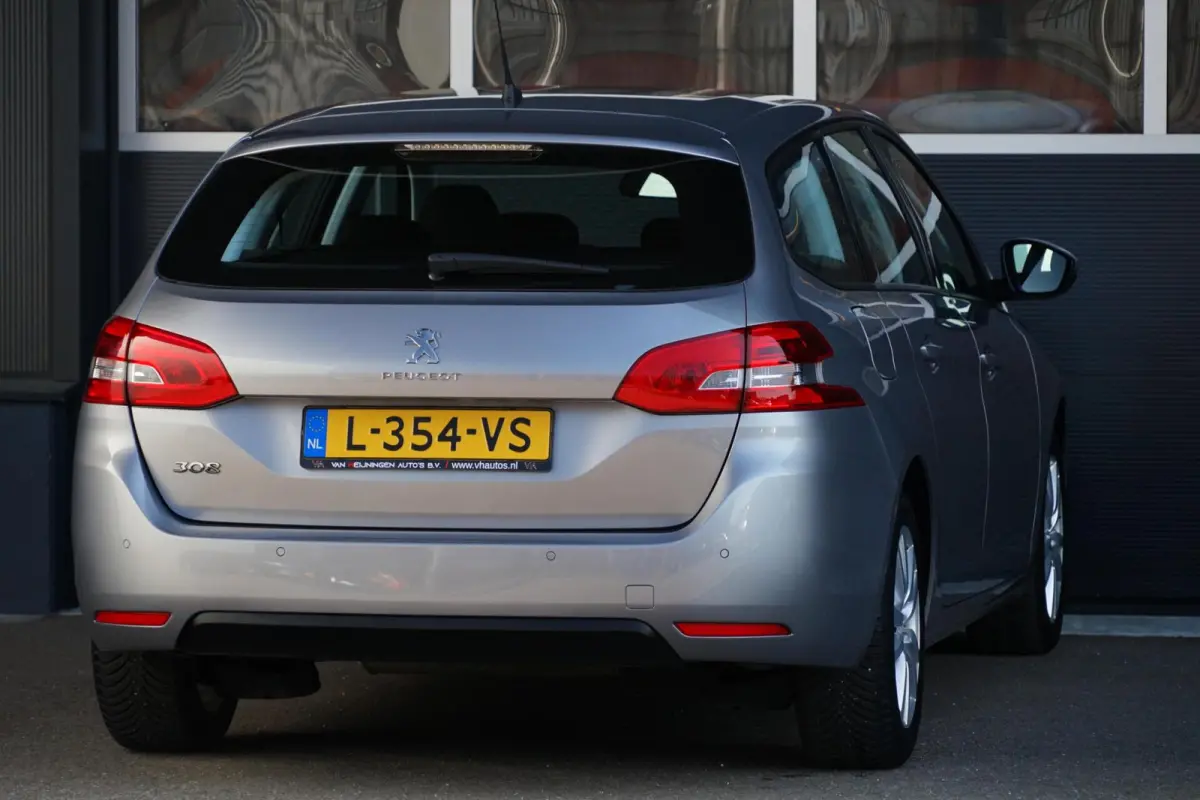 1.2 PureTech Blue Lease Active, NL, CarPlay, cruise