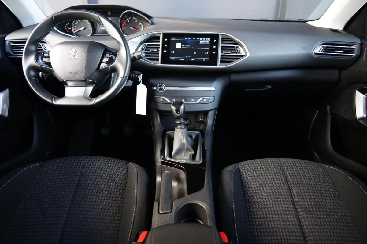 1.2 PureTech Blue Lease Active, NL, CarPlay, cruise