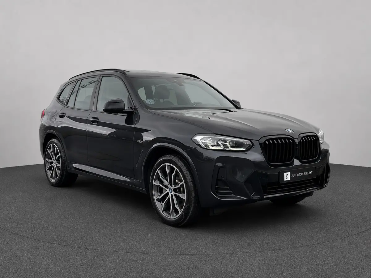 XDrive30e M-Sport | Pano | Elektrische stoelen | Trekhaak | Sfeerverlichting | Keyless | Carplay | Dealer onderhouden