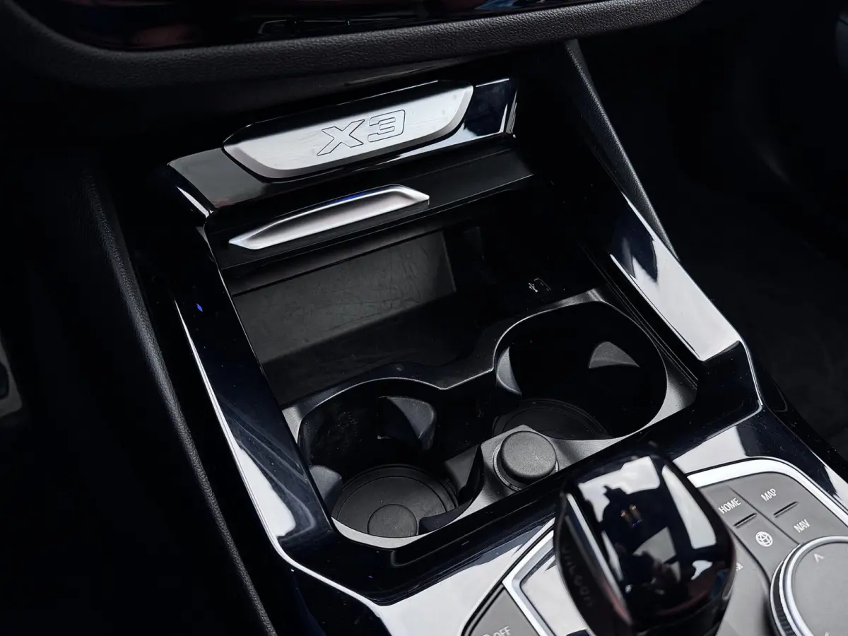 XDrive30e M-Sport | Pano | Elektrische stoelen | Trekhaak | Sfeerverlichting | Keyless | Carplay | Dealer onderhouden