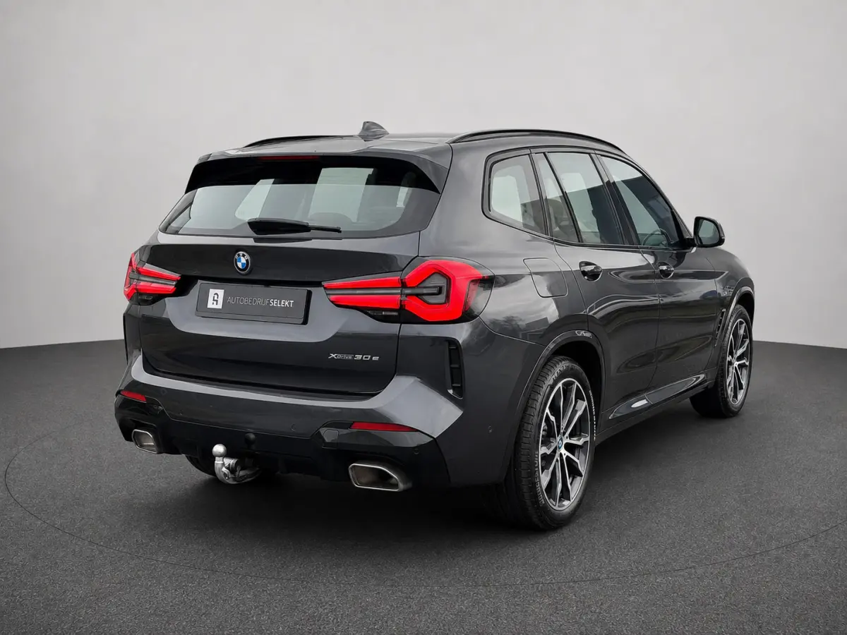 XDrive30e M-Sport | Pano | Elektrische stoelen | Trekhaak | Sfeerverlichting | Keyless | Carplay | Dealer onderhouden