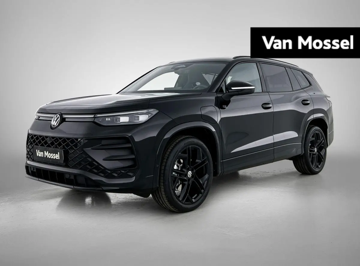 1.5 eHybrid R-Line Edition | 204PK | Trekhaak inklapbaar | Panoramaschuif-kanteldak | Black Style Pakket | adaptieve cruise control | climatronic (automatische airco) |