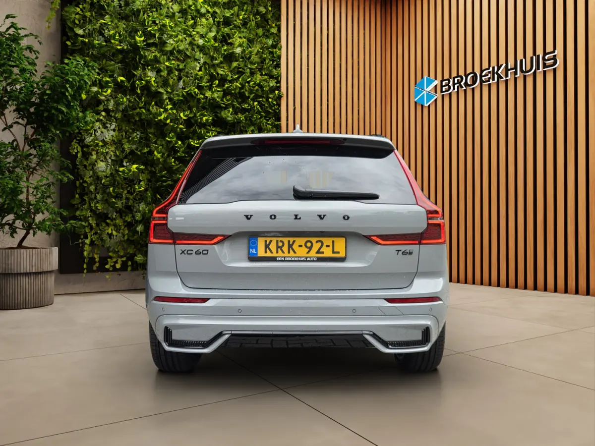 2.0 T6 AWD Recharge Black Edition | Panoramadak | Harman/Kardon | Memory | Head-up | 360 Camera